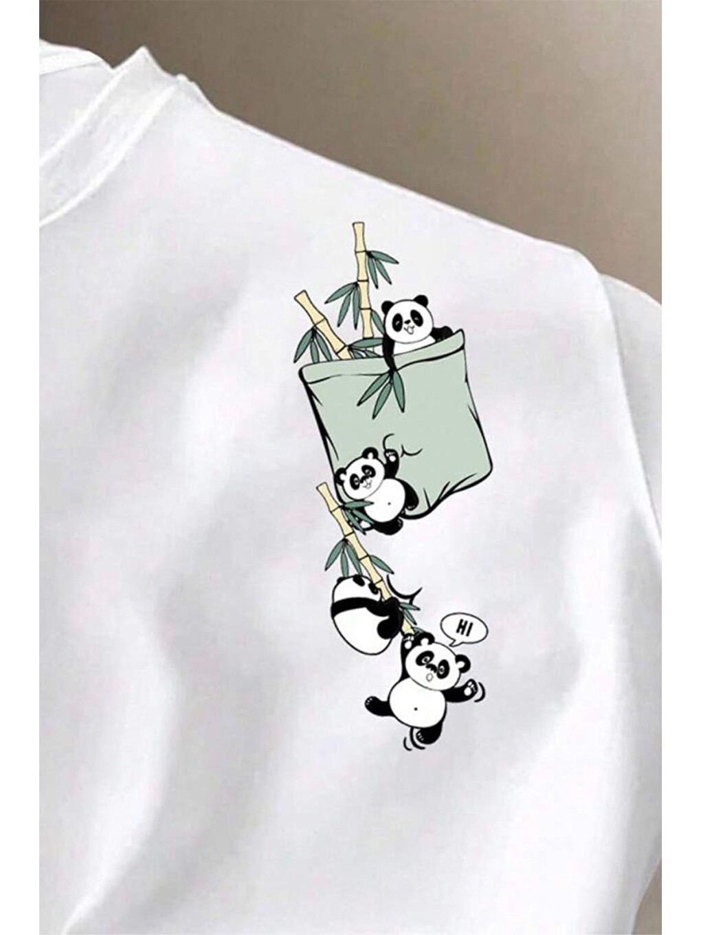 Beyaz Bambu Panda Grafikli Cep Detaylı Kısa Kollu Oversize Unisex Bisiklet Yaka Tişört-1