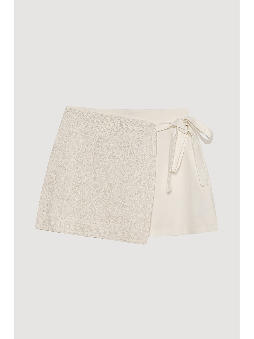 Nakış Detaylı Bağlamalı Mini Şort Etek Ekru