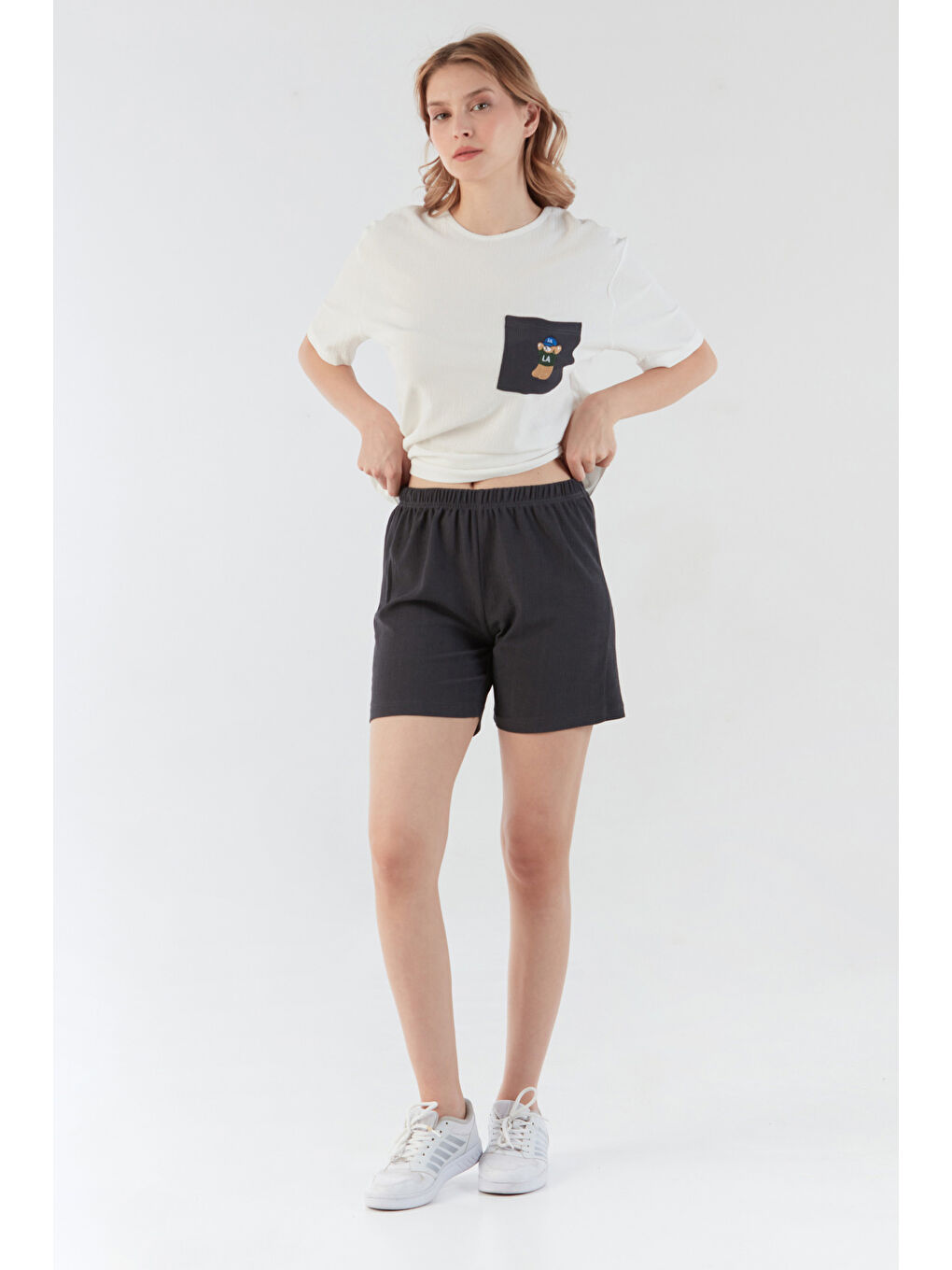 Antrasit Bürümcük Kumaş Ayıcık Nakışlı Cepli Şortlu Takım-3