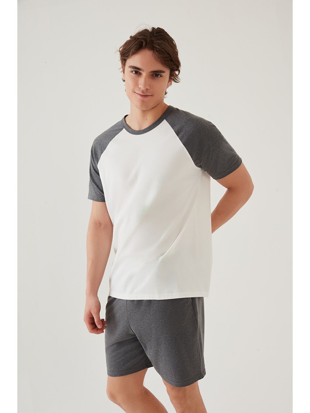 Gri Erkek Pamuklu Cep Detaylı Reglan Kol Pijama Takımı