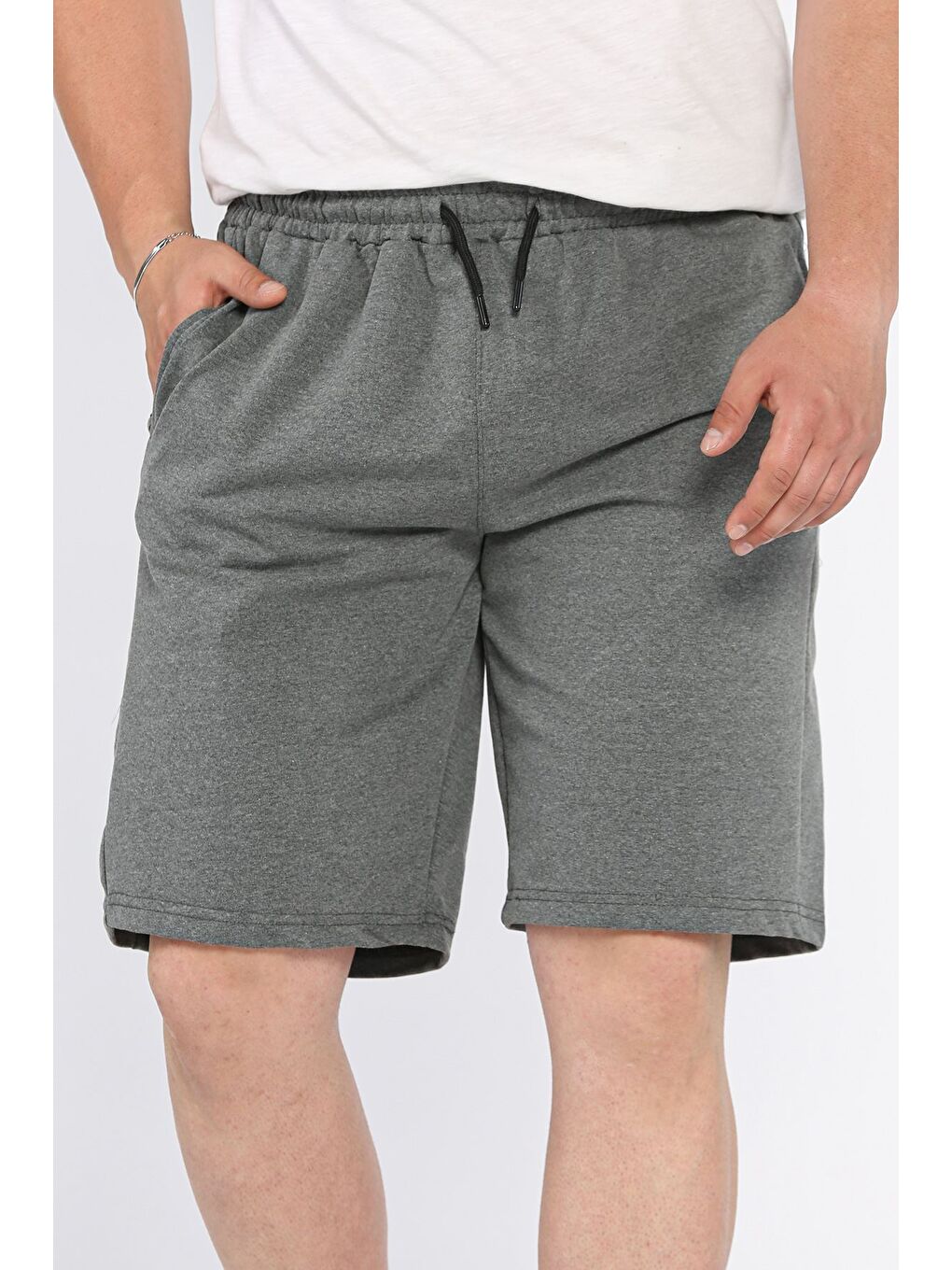 Gri Erkek Şerit Detaylı Bel Lastikli Şort