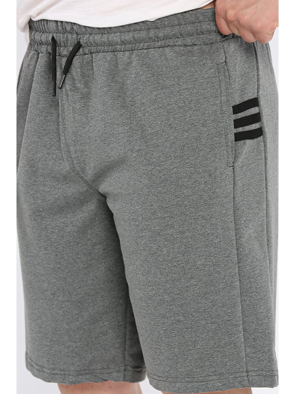 Gri Erkek Şerit Detaylı Bel Lastikli Şort-3