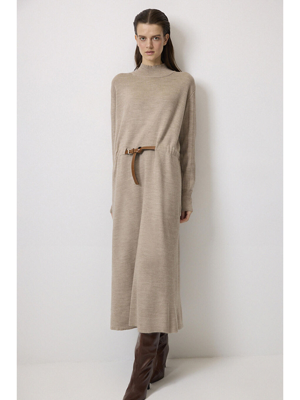 Bej Beli Kemerli Triko Elbise-1