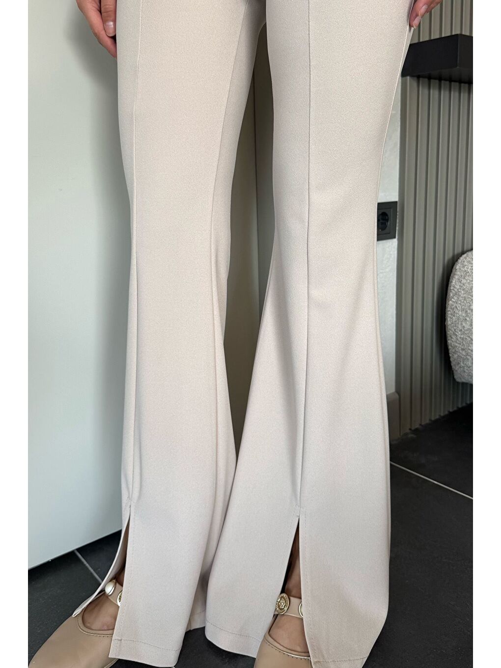 Bej Paça Yırtmaçlı Palazzo Slim Fit Kumaş Pantolon-3