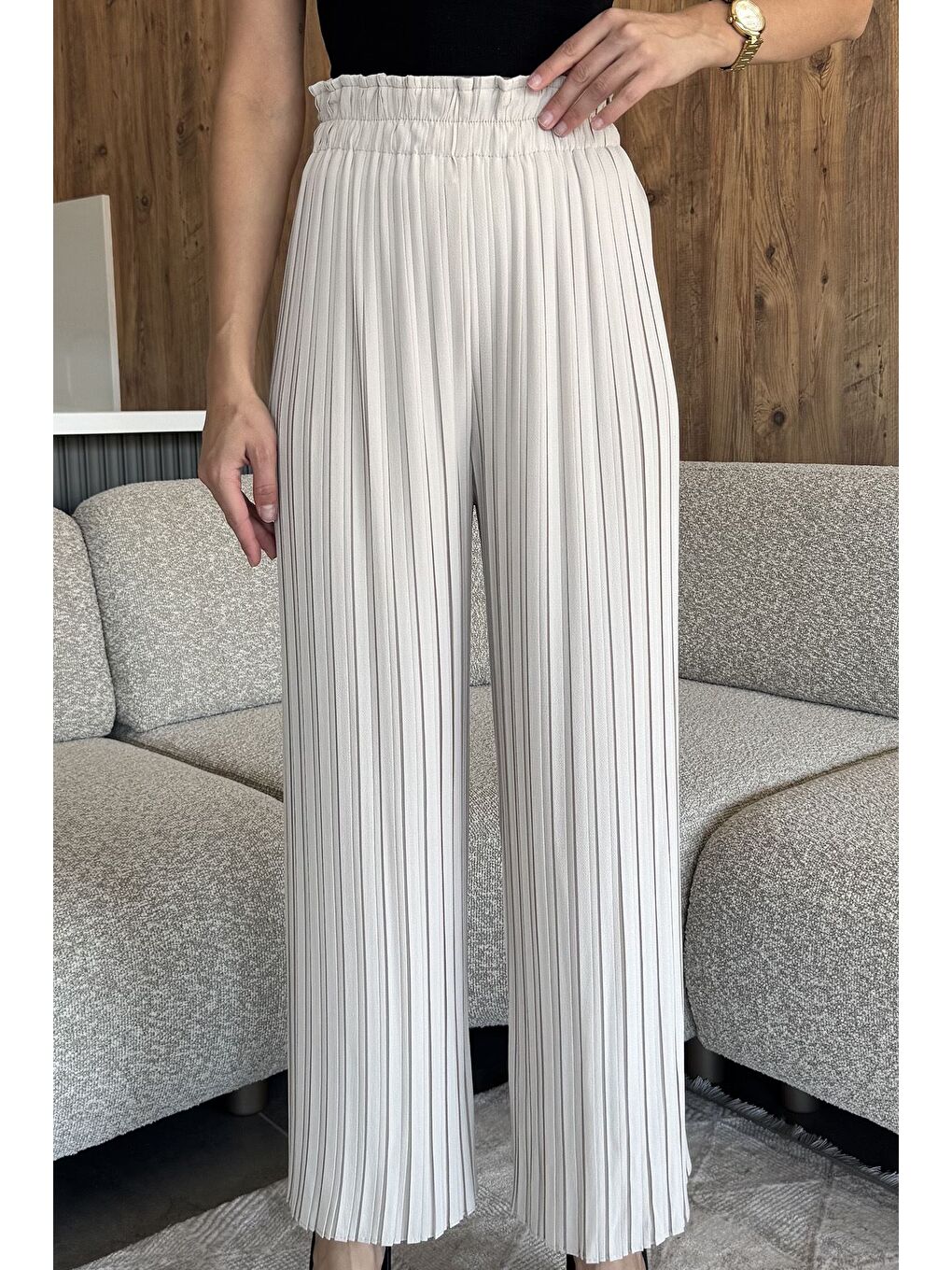 Bej Kadın Pileli Bol Paça Pantolon