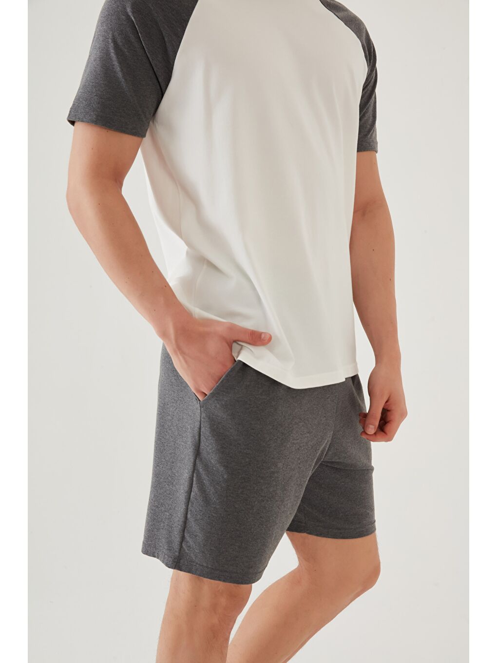 Gri Erkek Pamuklu Cep Detaylı Reglan Kol Pijama Takımı-5