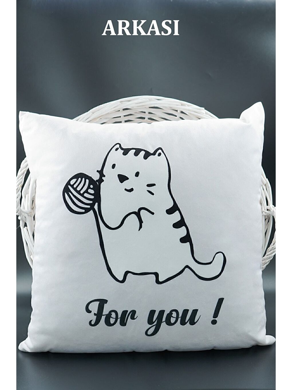 Beyaz Harfli Kırlent Kılıfı Kadife 43x43 Cm Çift Taraflı Ö Harfi Kedi Desenli Evlilik Teklifi Doğum Günü-1