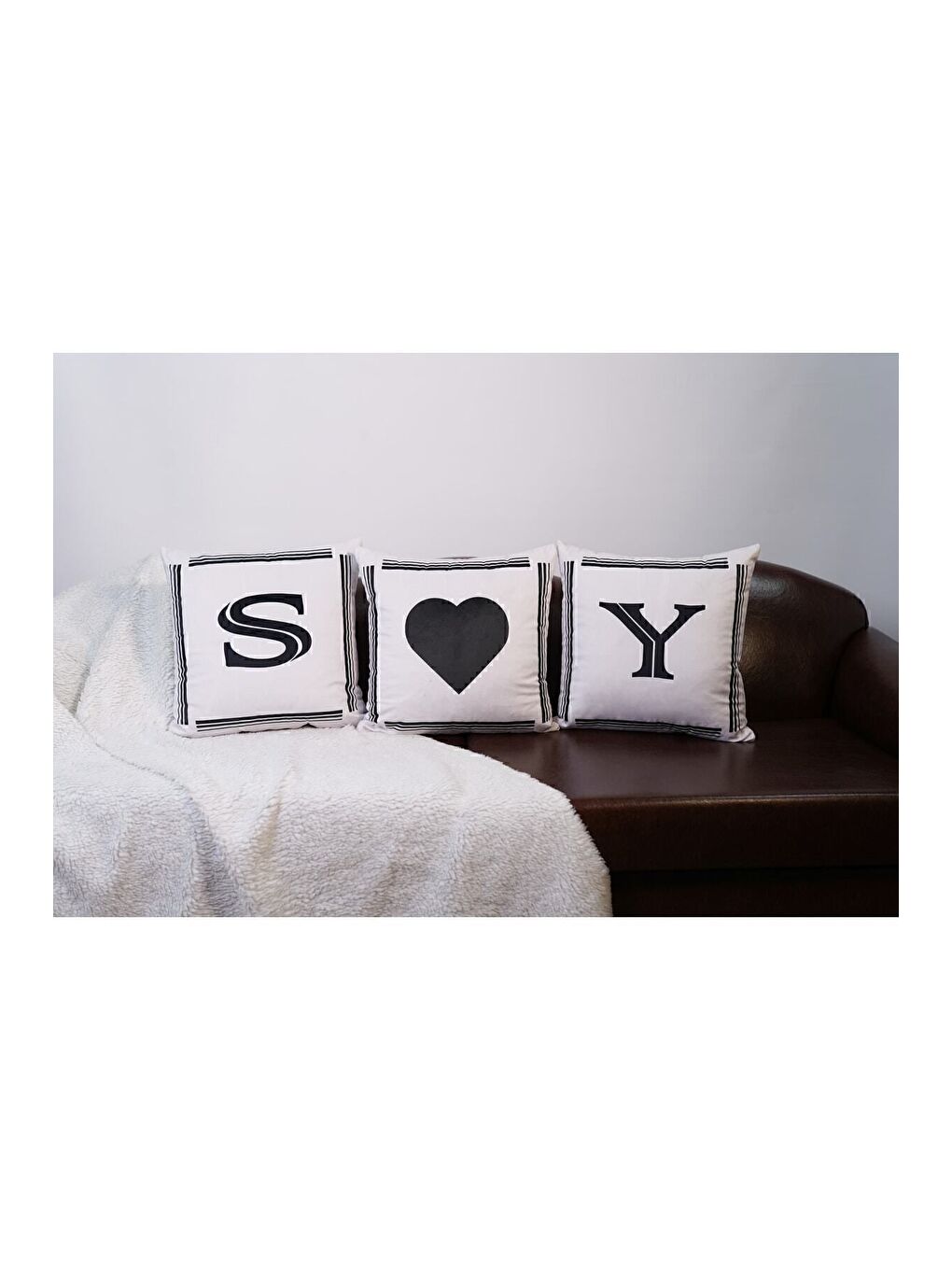 Beyaz Harfli Kırlent Kılıfı Kadife 43x43 Cm Çift Taraflı Ö Harfi Kedi Desenli Evlilik Teklifi Doğum Günü-5