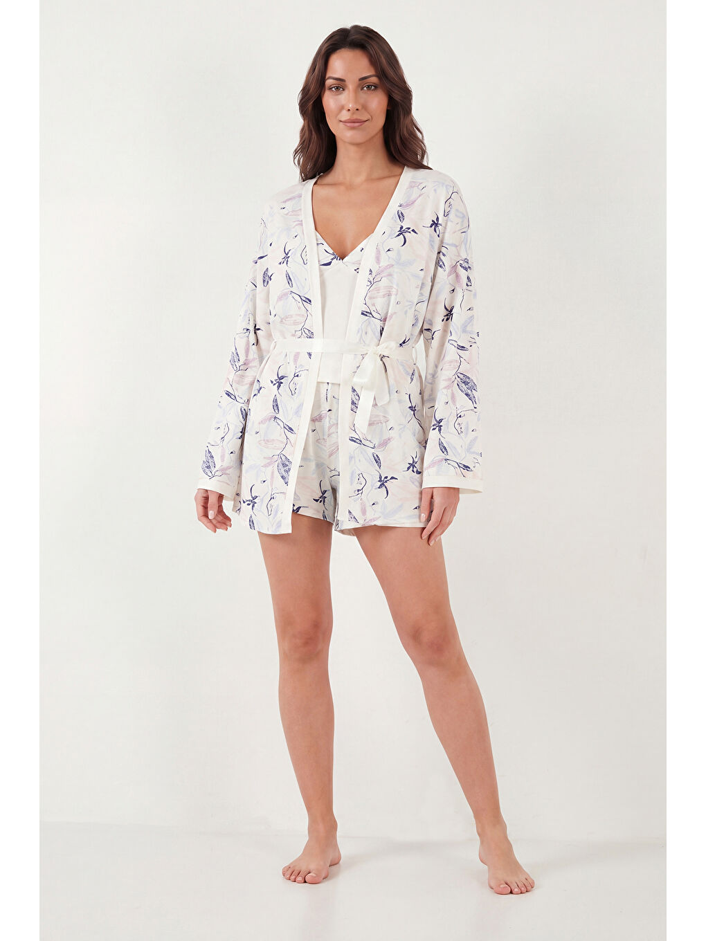 Ekru Yumuşak Dokulu 3’lü Desenli V Yaka Uzun Kollu Sabahlıklı Pijama Takımı 6578001-3