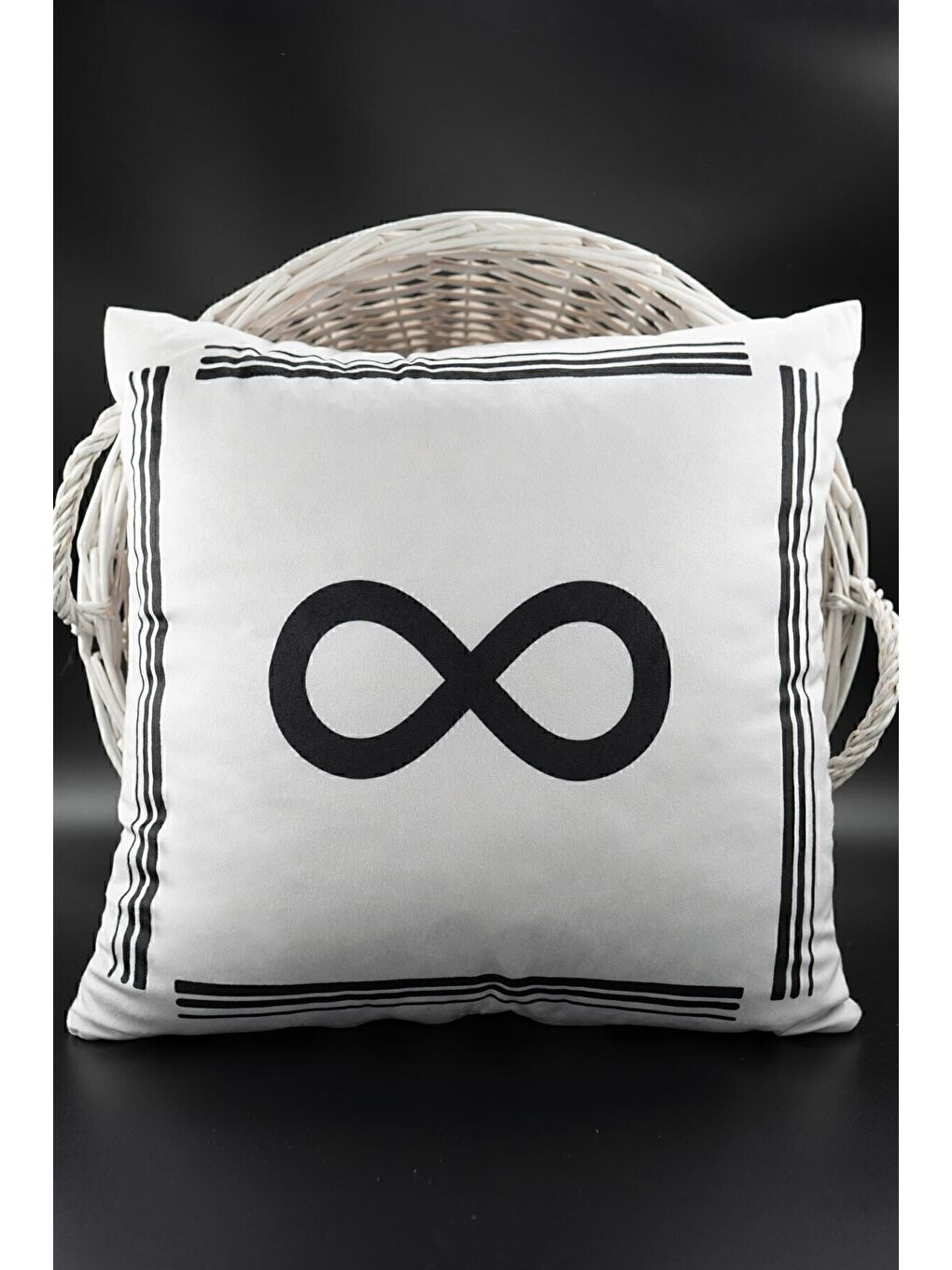 Beyaz Sonsuz Sembollü Kırlent Kılıfı Kadife 43x43 Cm Çift Taraflı Sonsuzluk Kedi Desenli Evlilik Teklifi