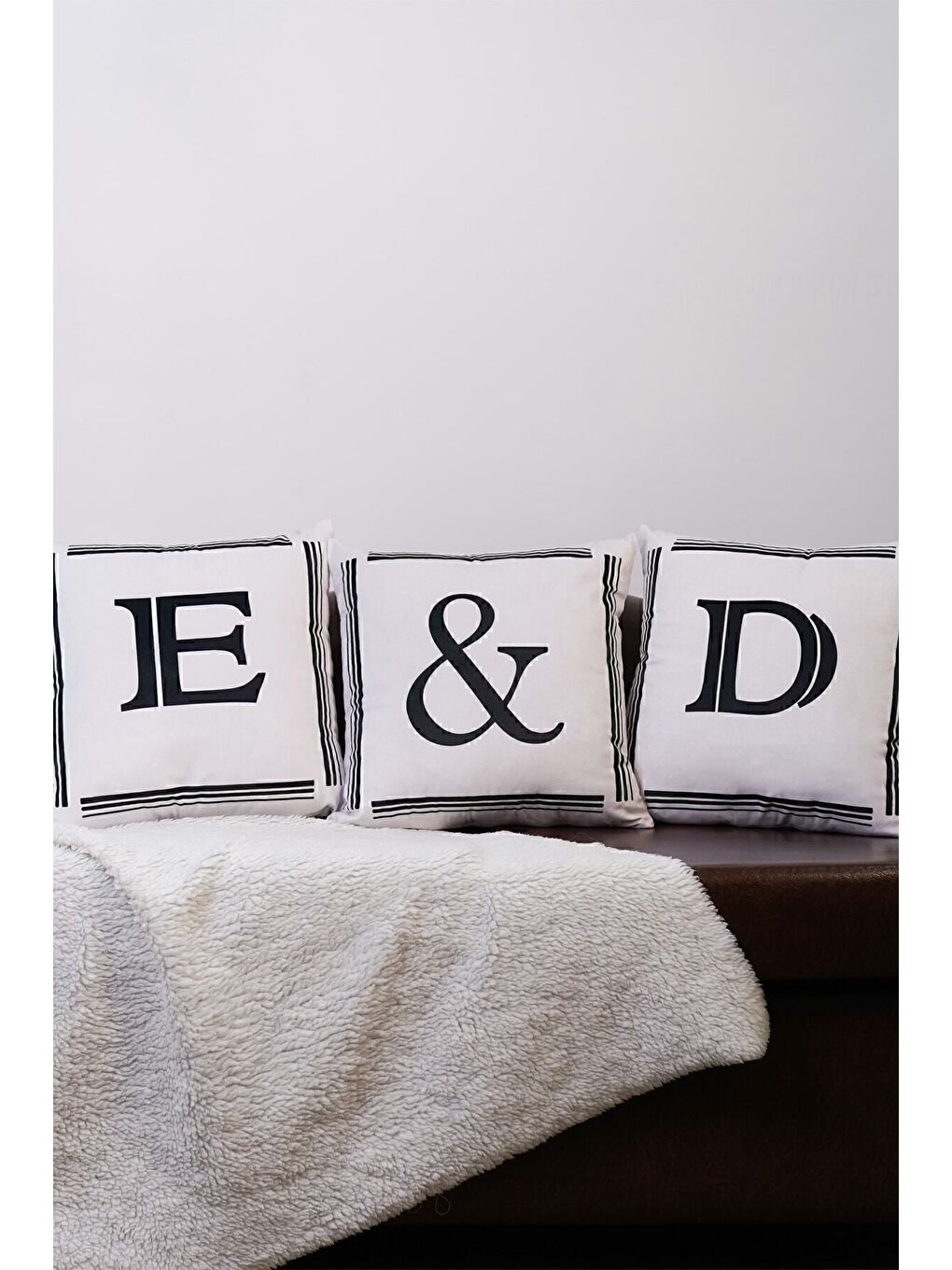 Beyaz Sonsuz Sembollü Kırlent Kılıfı Kadife 43x43 Cm Çift Taraflı Sonsuzluk Kedi Desenli Evlilik Teklifi-5