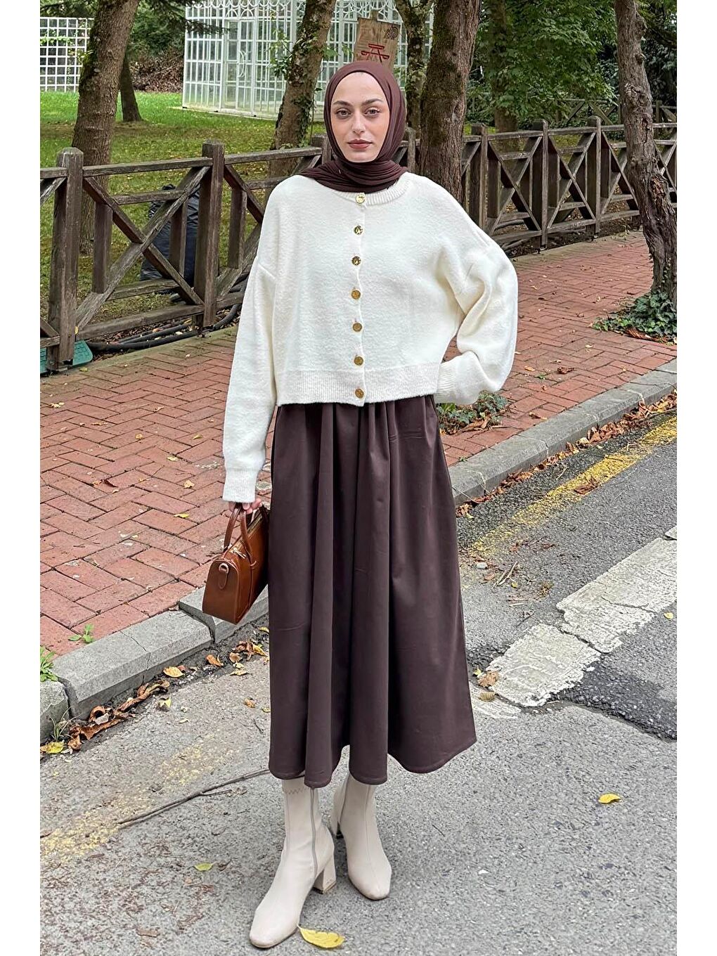 Gold Düğme Detaylı Hırka Beyaz