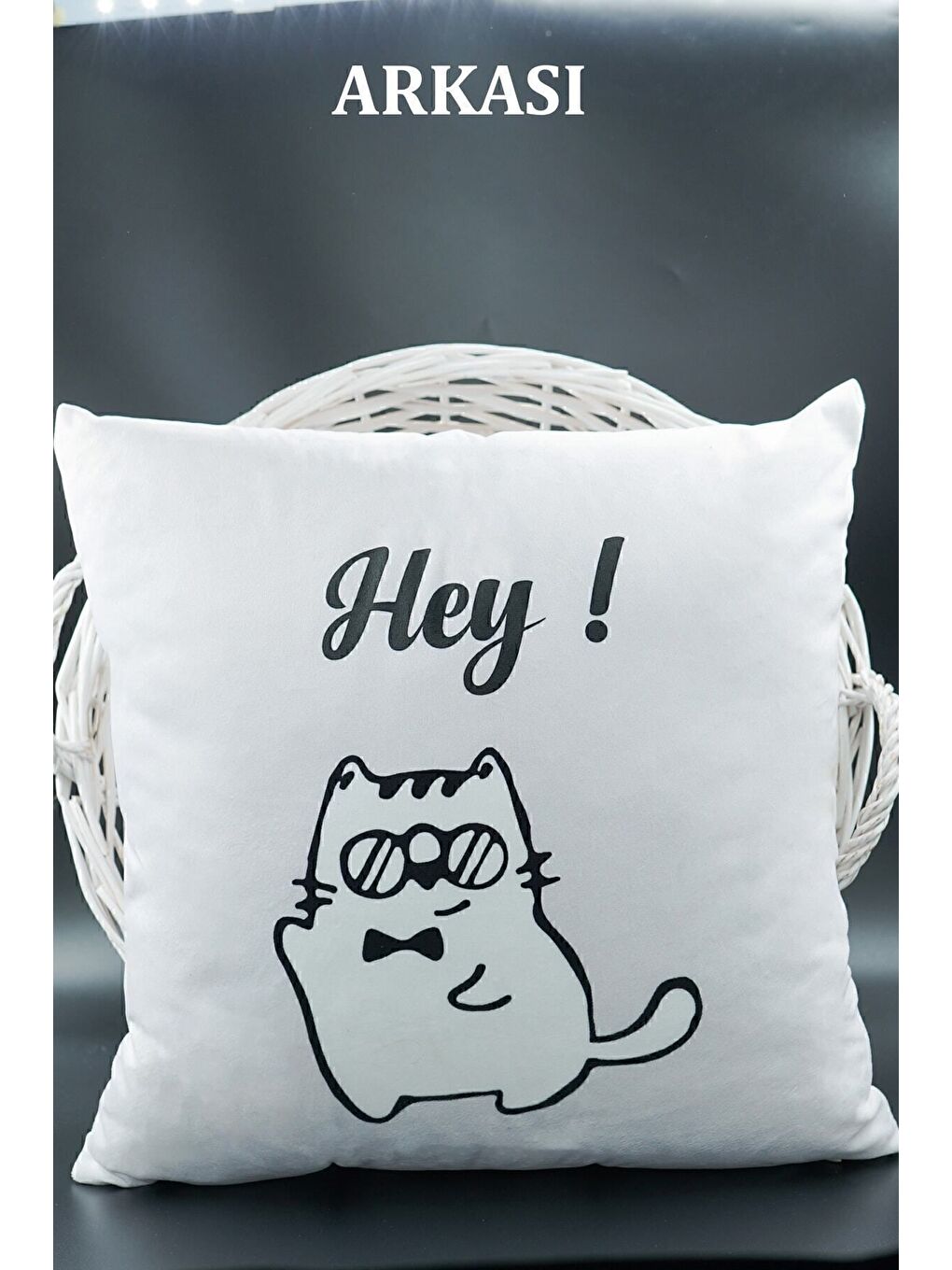 Beyaz Kalpli Kırlent Kılıfı Kadife 43x43 Cm Çift Taraflı Kalp Kedi Desenli Evlilik Teklifi Doğum Günü-1