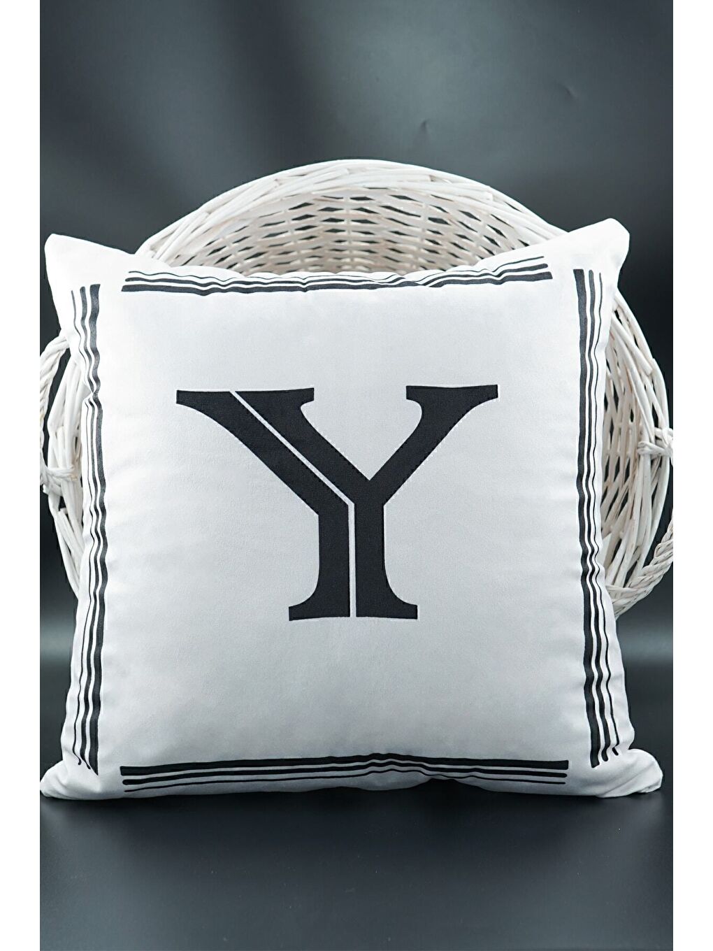 Beyaz Harfli Kırlent Kılıfı Kadife 43x43 Cm Çift Taraflı Y Harfi Kedi Desenli Evlilik Teklifi Doğum Günü