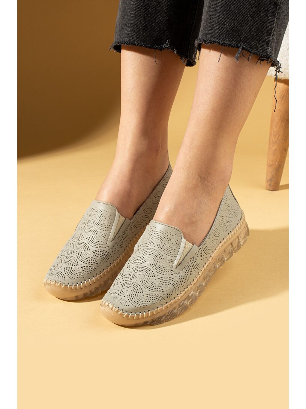 Bej Hakiki Yumuşak Deri Hafif Comfort Taban Lazer Kesim Kadın Sneaker 59-390-25