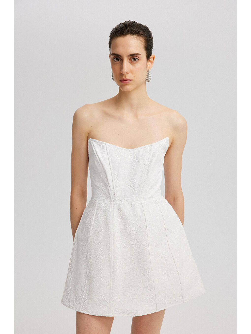 Beyaz Dantel Straplez Mini Elbise-3