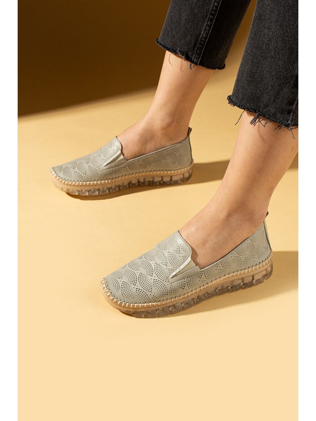 Bej Hakiki Yumuşak Deri Hafif Comfort Taban Lazer Kesim Kadın Sneaker 59-390-25-1