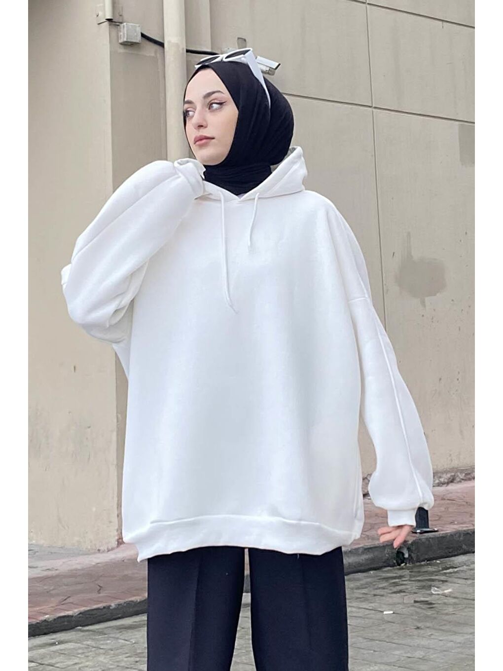 Kapüşonlu Oversize Yan Cepli Sweat Beyaz-2