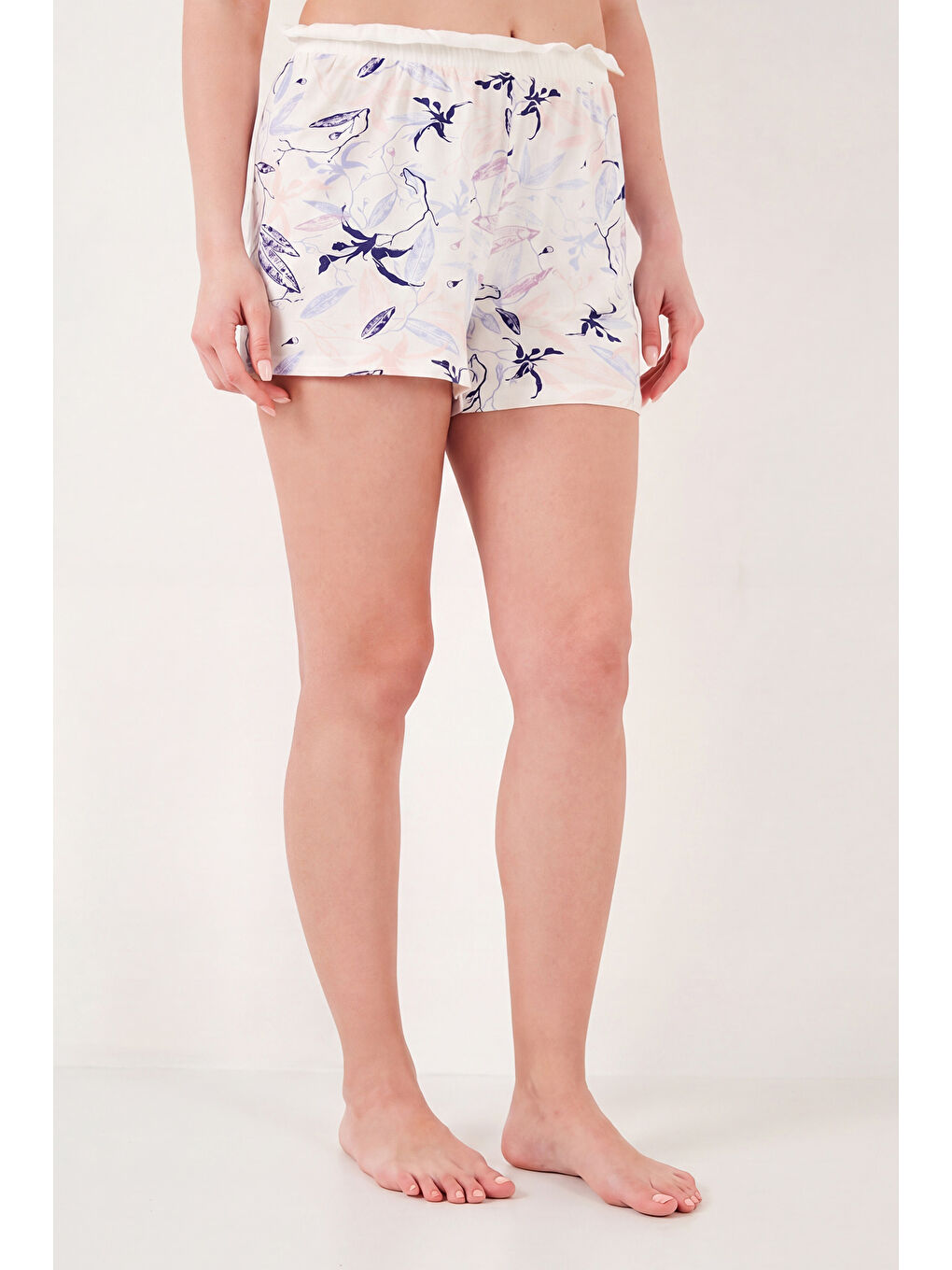 Ekru Yumuşak Dokulu 3’lü Desenli V Yaka Uzun Kollu Sabahlıklı Pijama Takımı 6578001-5