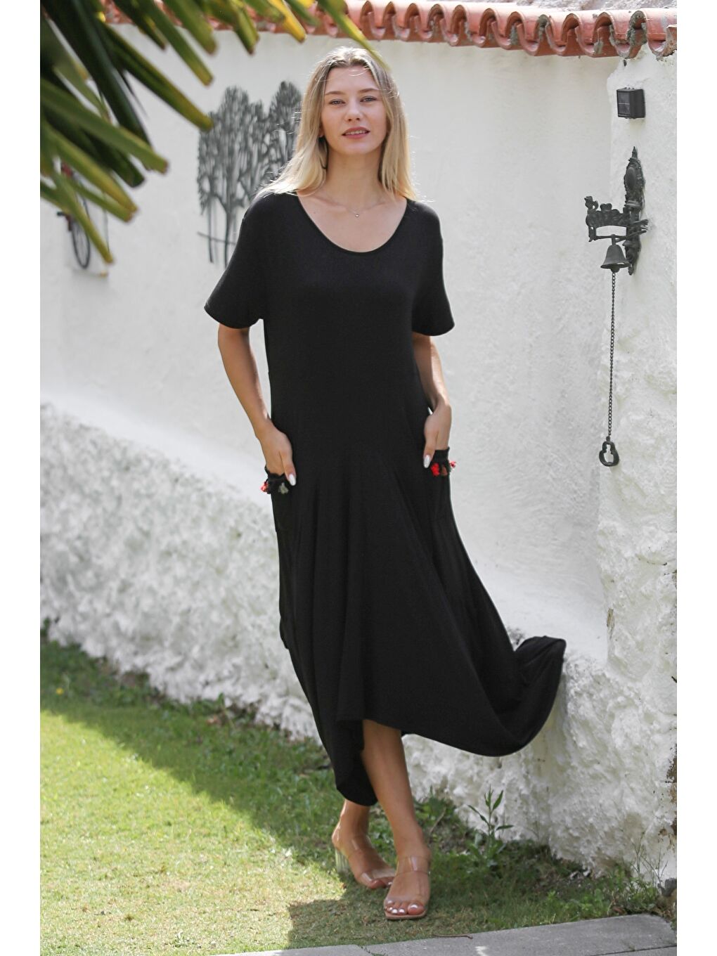 Siyah Havuz Yaka Kısa Kol Cepli Püsküllü Örme Casual Elbise-2