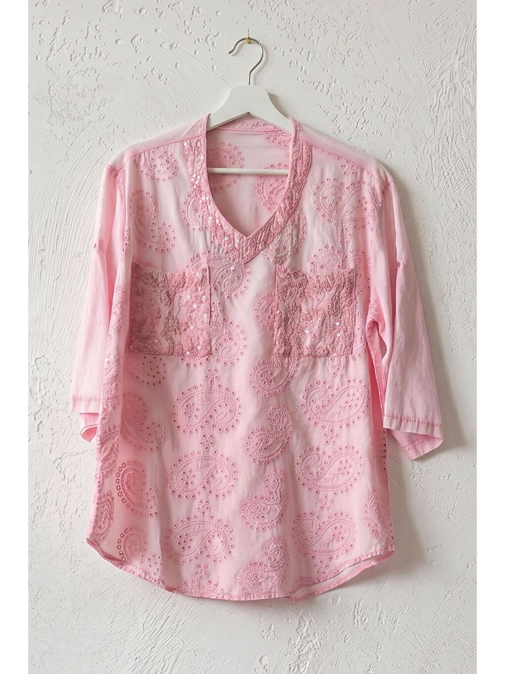 Pembe V Yaka 3/4 Kol Pullu Cepli Brodeli Delikişi Nakışlı Casual Pamuklu Dokuma Bluz 71 55-1