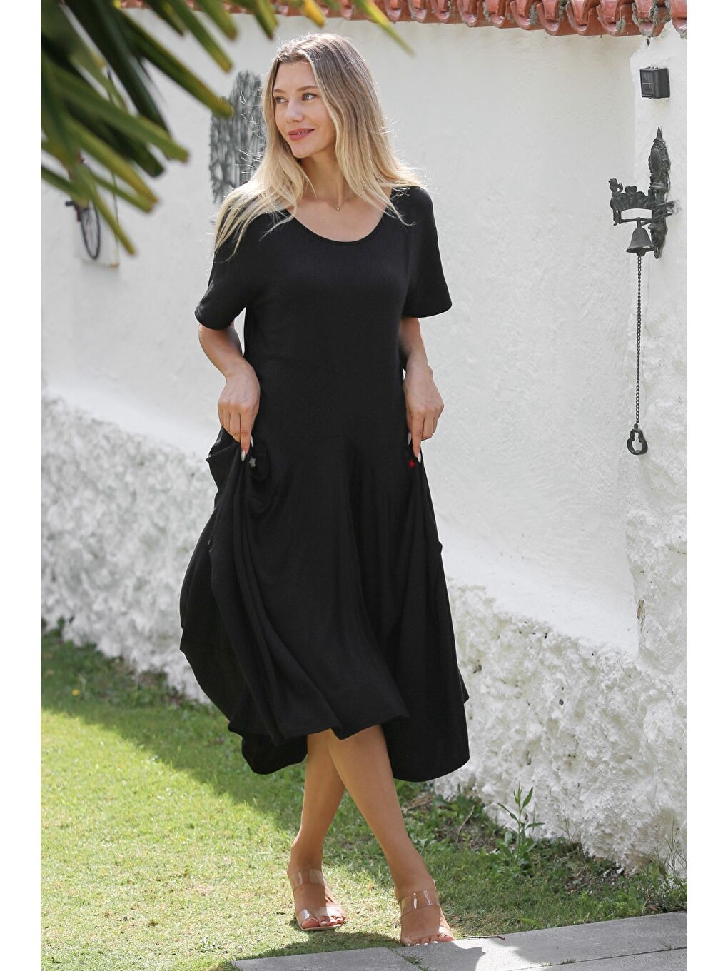 Siyah Havuz Yaka Kısa Kol Cepli Püsküllü Örme Casual Elbise-3