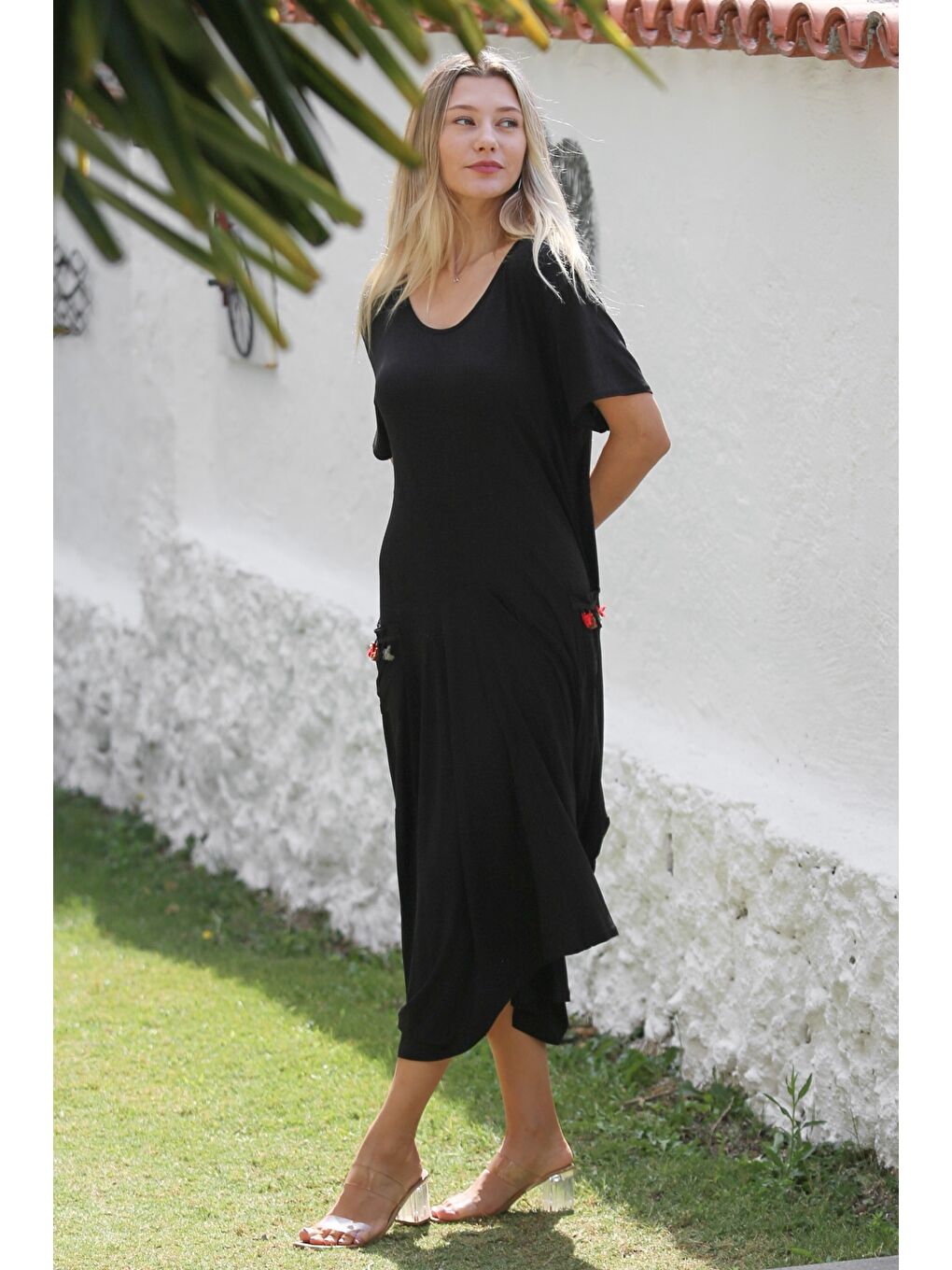 Siyah Havuz Yaka Kısa Kol Cepli Püsküllü Örme Casual Elbise-4