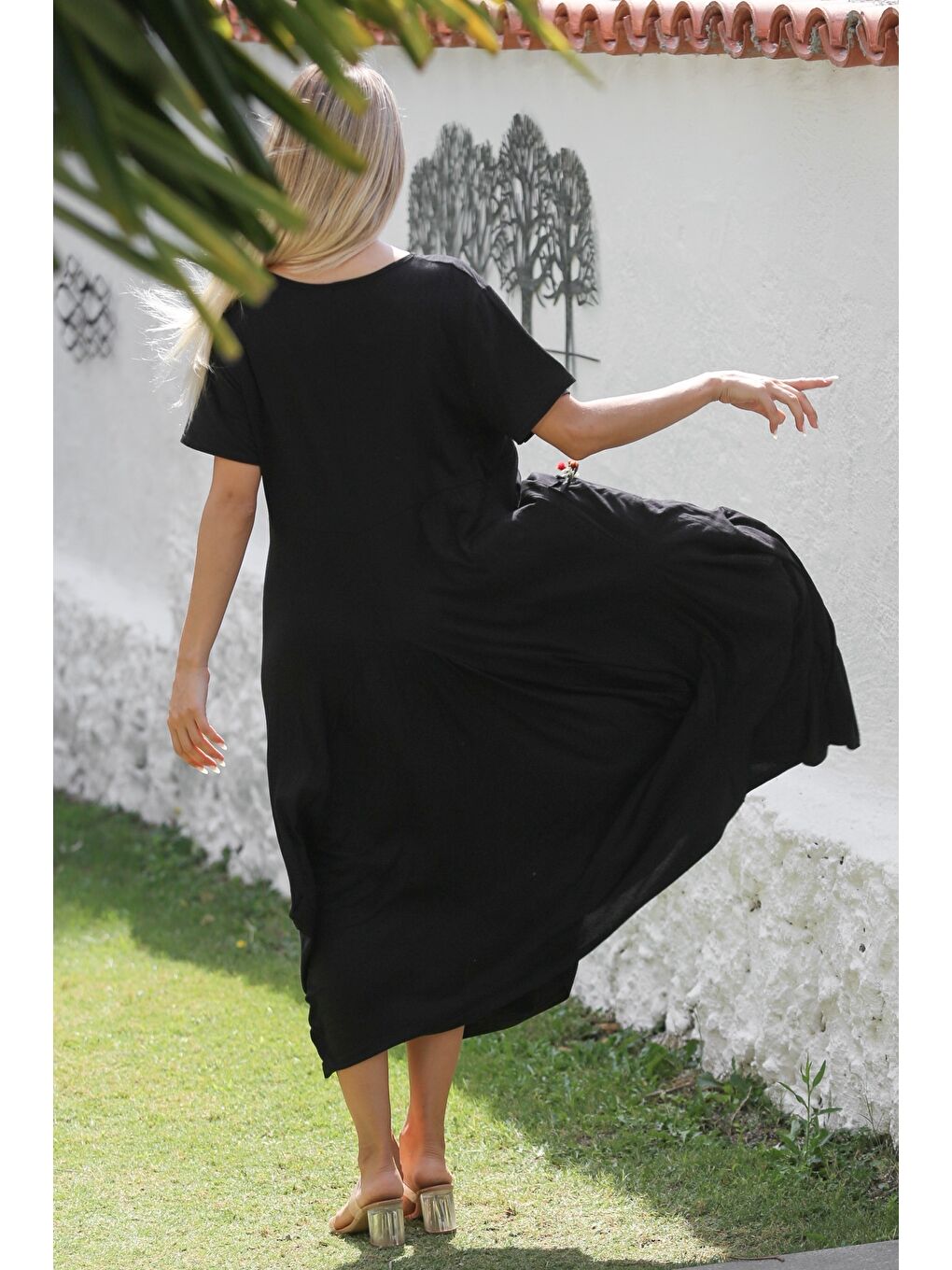 Siyah Havuz Yaka Kısa Kol Cepli Püsküllü Örme Casual Elbise-6