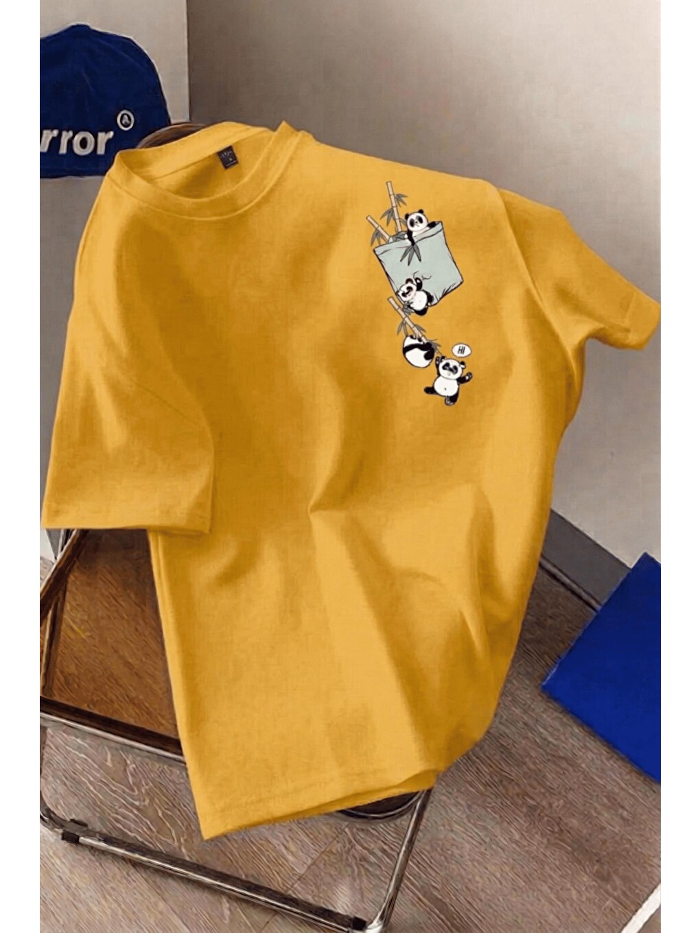 Sarı Bambu Panda Grafikli Cep Detaylı Kısa Kollu Oversize Unisex Bisiklet Yaka Tişört