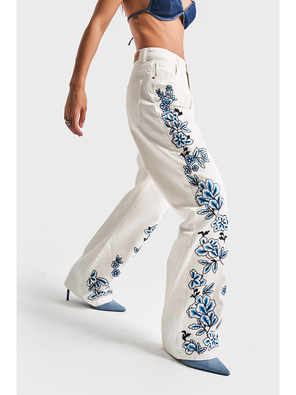 Kadın Beyaz Renk 5s5-2 Mavi Çiçek Nakışlı Straight Fit Yüksek Bel Özel Tasarım Denim Jean
