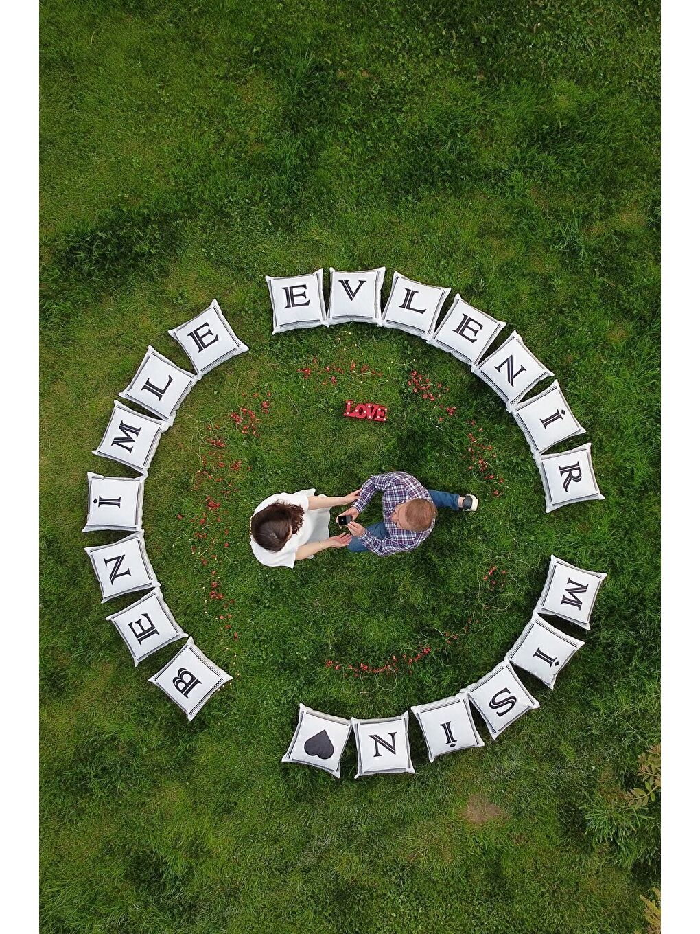 Beyaz Harfli Kırlent Kılıfı Kadife 43x43 Cm Çift Taraflı Ş Harfi Kedi Desenli Evlilik Teklifi Doğum Günü-4