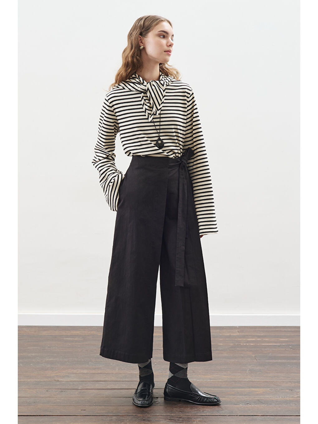 Şal Detaylı Çizgili Tshırt Siyah-1