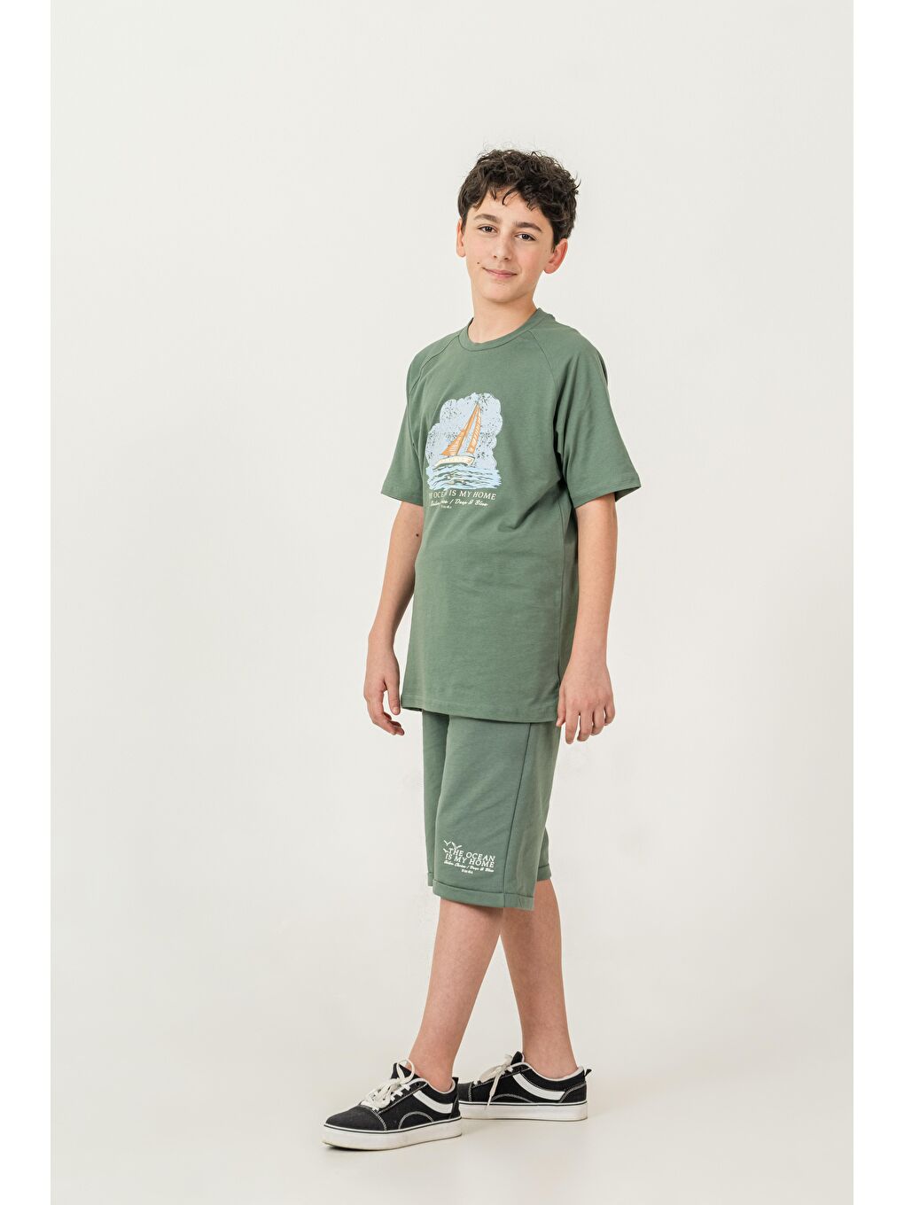 Yeşil Üst Ön Orta Yelken Baskılı Alt Sol Bacak Baskılı Erkek Çocuk Şort - Tişört Takımı-1