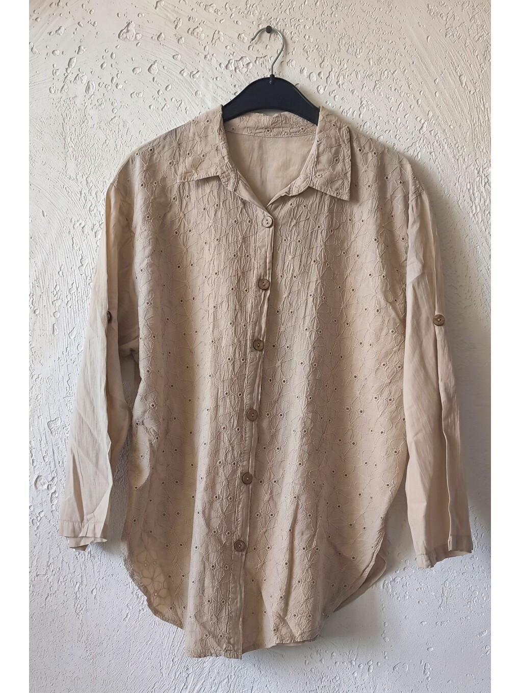 Bej Gömlek Yaka 3/4 Kol Düğmeli Brodeli Delikişi Nakışlı Casual Pamuklu Dokuma Gömlek 70 60-1