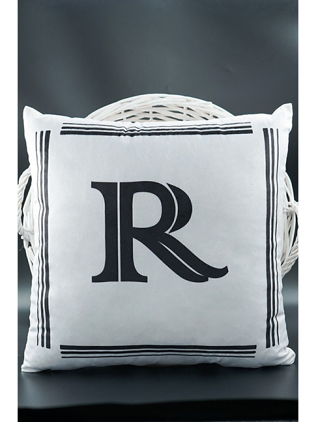 Beyaz Harfli Kırlent Kılıfı Kadife 43x43 Cm Çift Taraflı R Harfi Kedi Desenli Evlilik Teklifi Doğum Günü