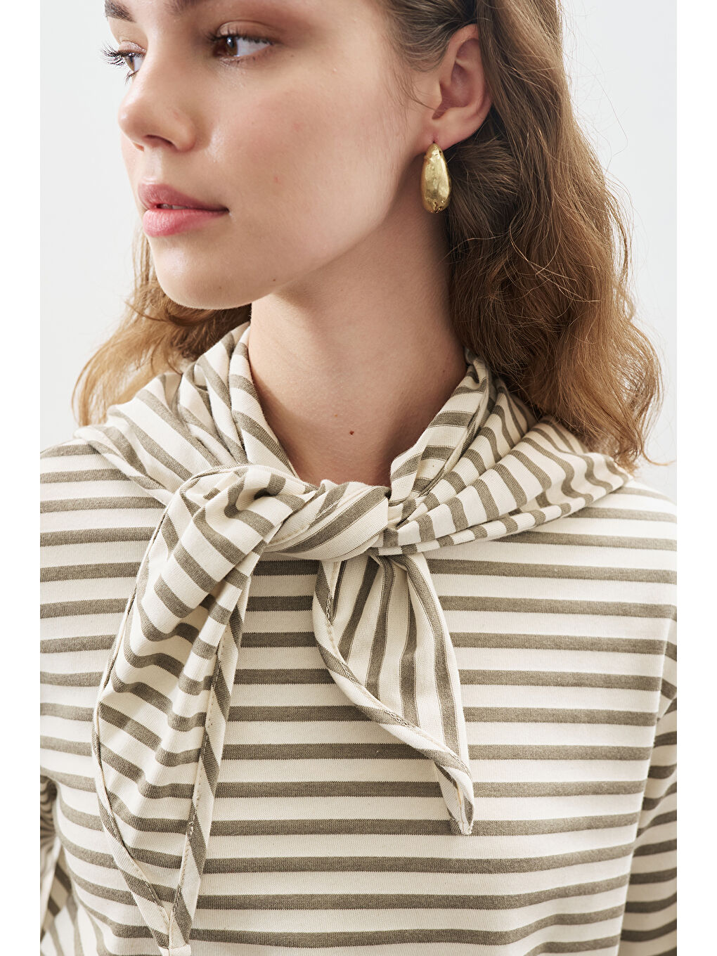Şal Detaylı Çizgili Tshırt Haki-2
