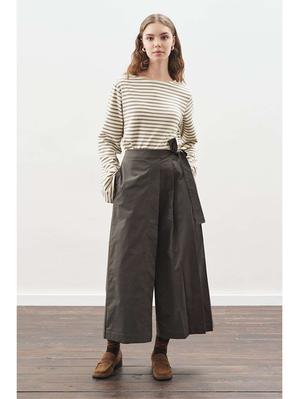 Şal Detaylı Çizgili Tshırt Haki-5