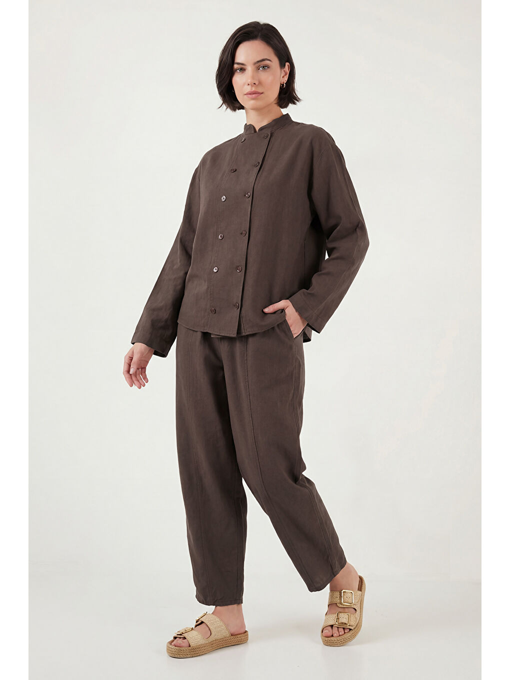 Kahverengi Pamuklu Hakim Yaka Kruvaze Düğmeli Kadın Takım 6928978-1