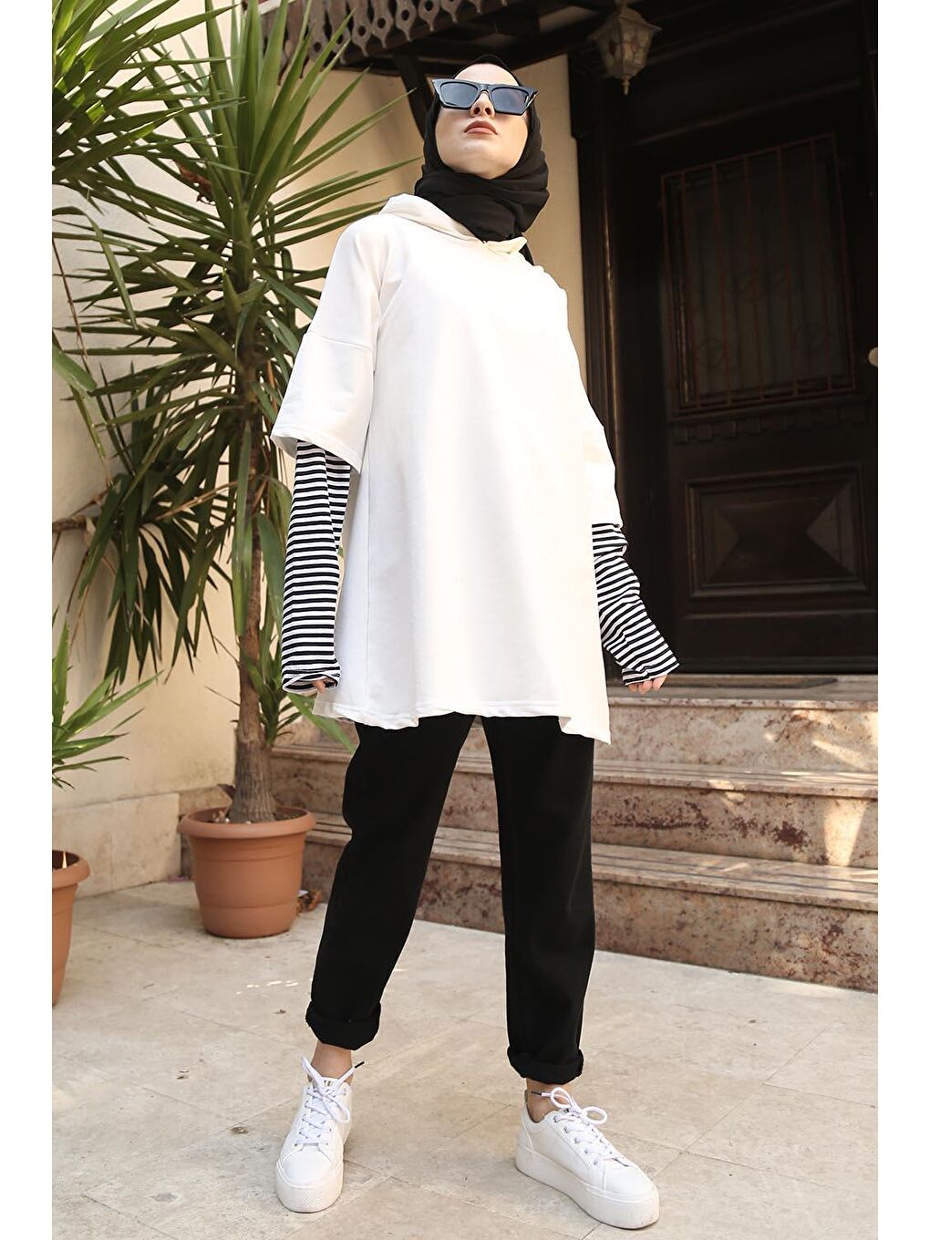 Kolu Çizgi Detaylı Kapüşonlu Sweat Beyaz