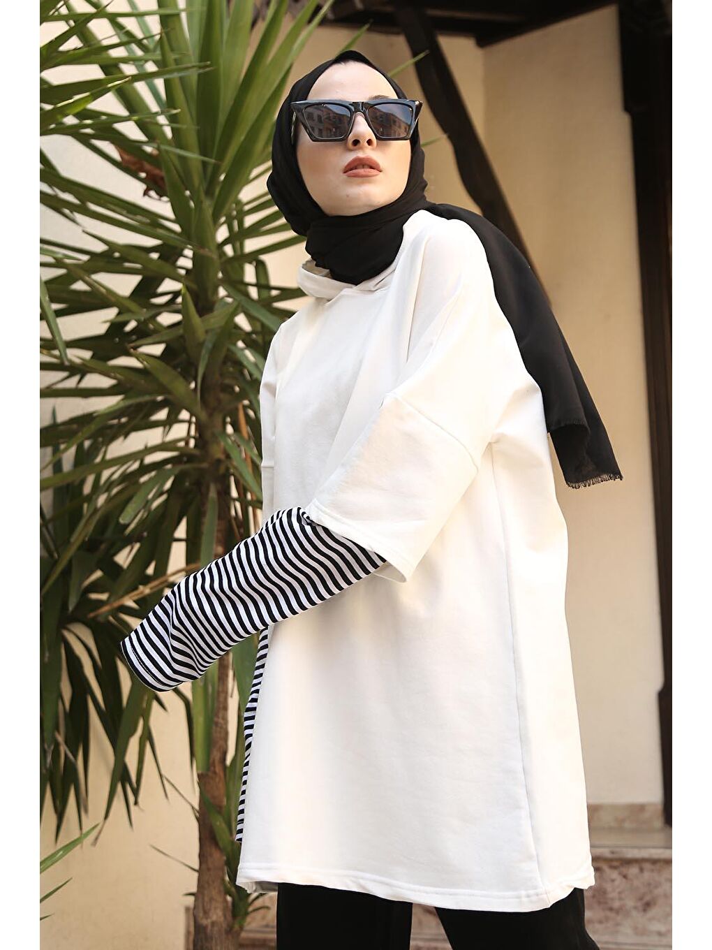 Kolu Çizgi Detaylı Kapüşonlu Sweat Beyaz-2