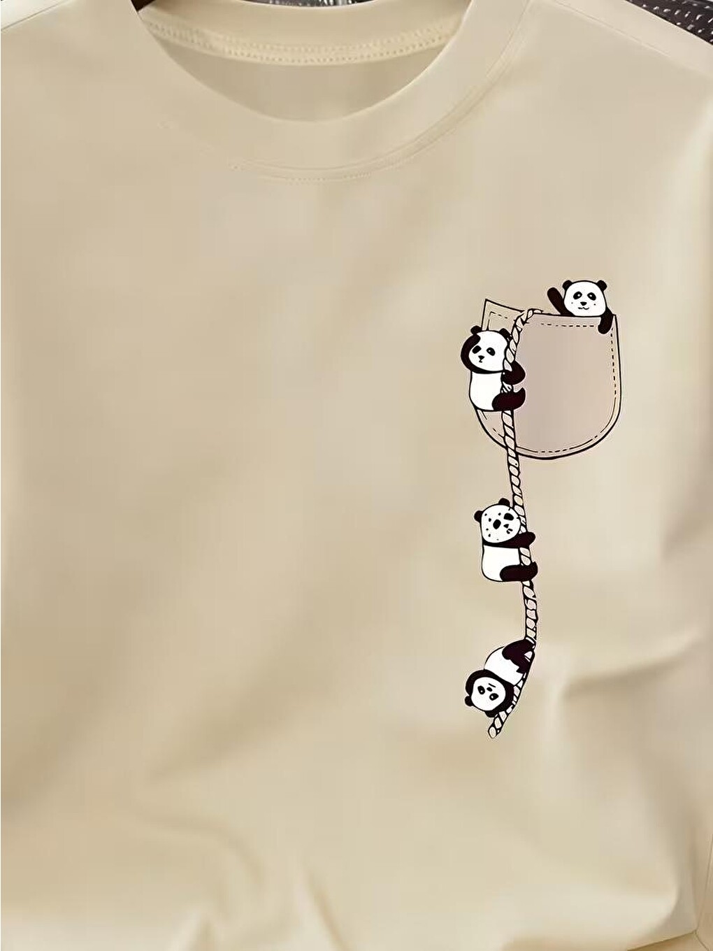 Bej Sevimli Panda Grafikli İpli Cep Detaylı Kısa Kollu Oversize Unisex Bisiklet Yaka Tişört-2
