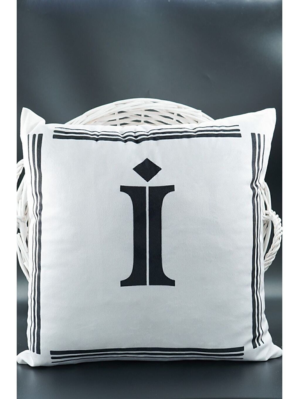 Beyaz Harfli Kırlent Kılıfı Kadife 43x43 Cm Çift Taraflı I Harfi Kedi Desenli Evlilik Teklifi Doğum Günü