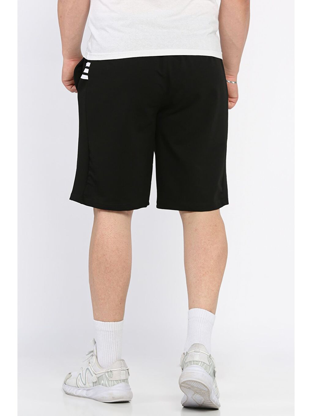 Siyah Erkek Şerit Detaylı Bel Lastikli Şort-2
