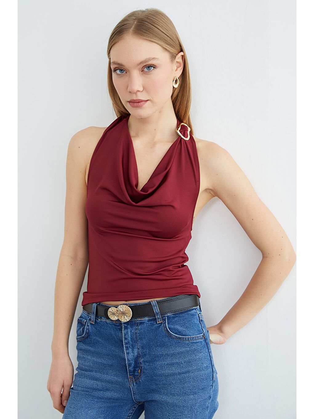 Bordo Boyundan Geçmeli Tokalı Bluz