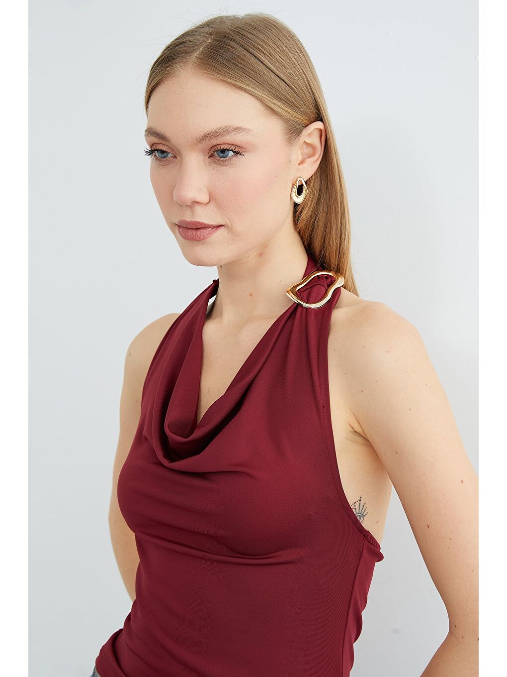 Bordo Boyundan Geçmeli Tokalı Bluz-4