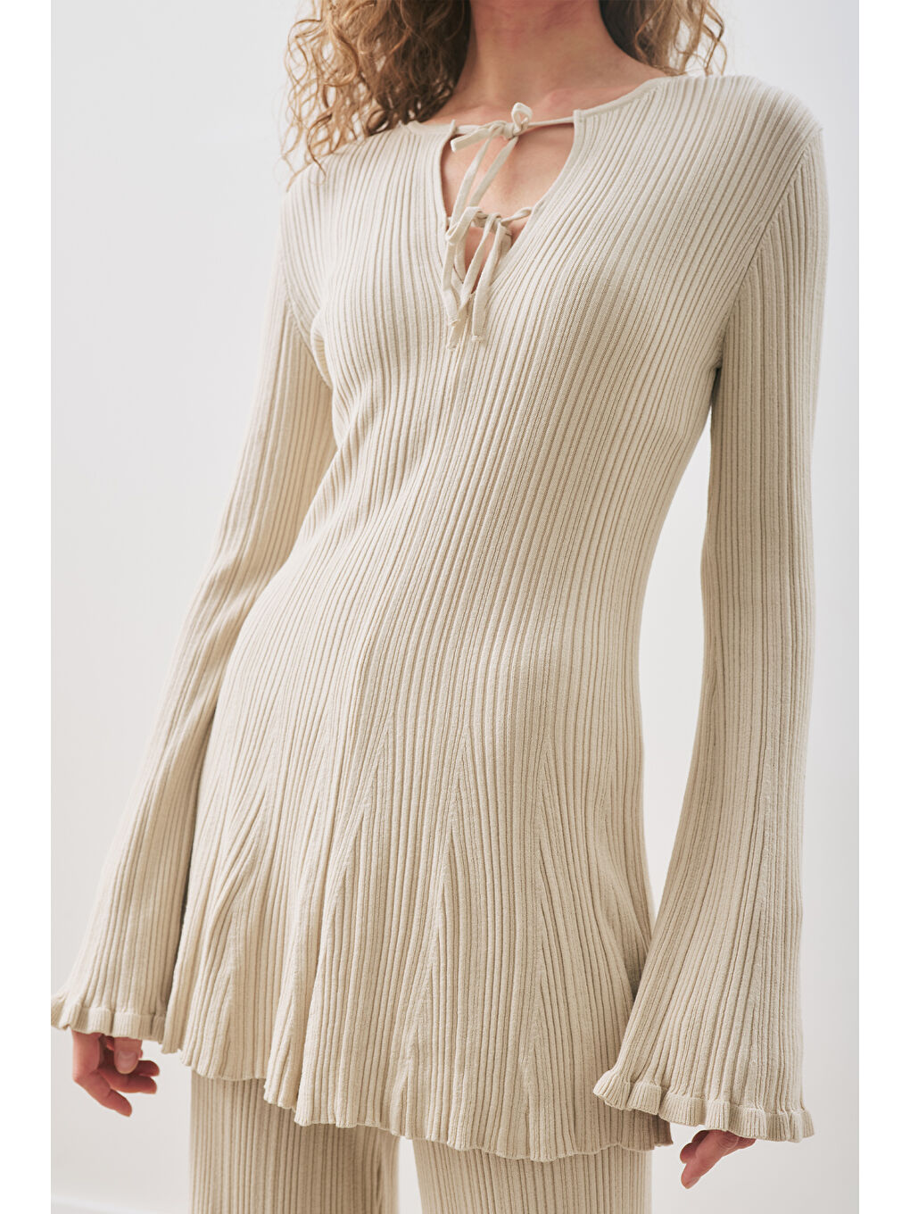 Volanlı Lastik Örgü Tunik Bej-3