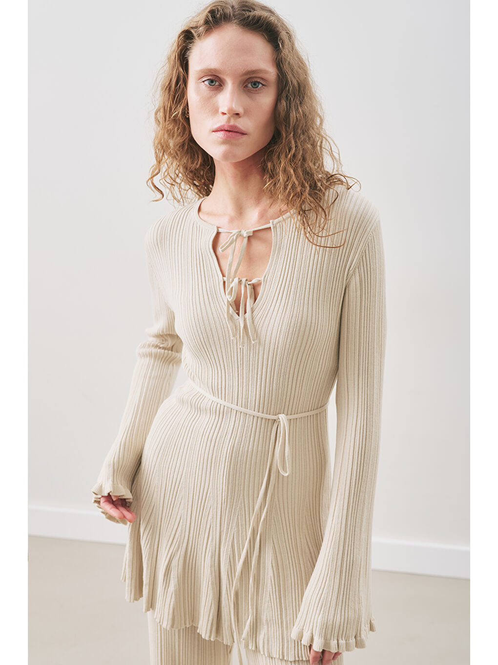 Volanlı Lastik Örgü Tunik Bej-4