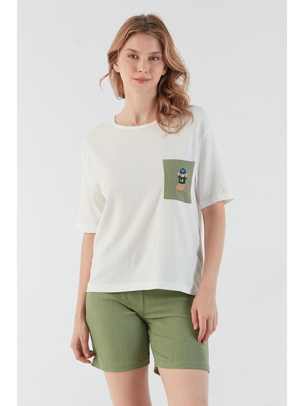 Yeşil Bürümcük Kumaş Ayıcık Nakışlı Cepli Şortlu Takım