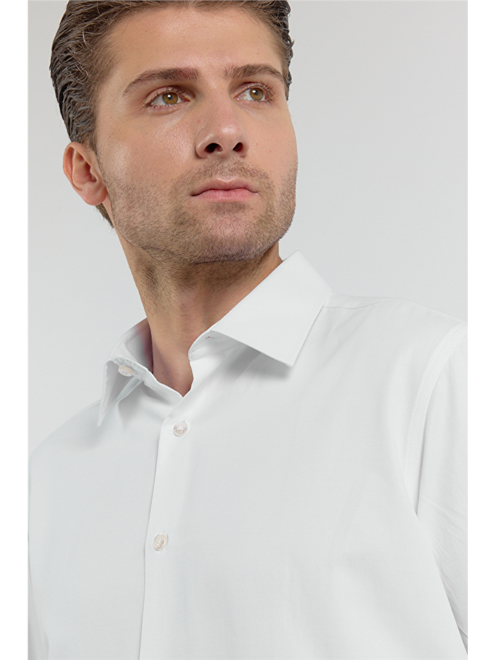 Beyaz Sert Yaka Uzun Kol Cepsiz Comfort Fit Pamuklu Gömlek 1004255914-3