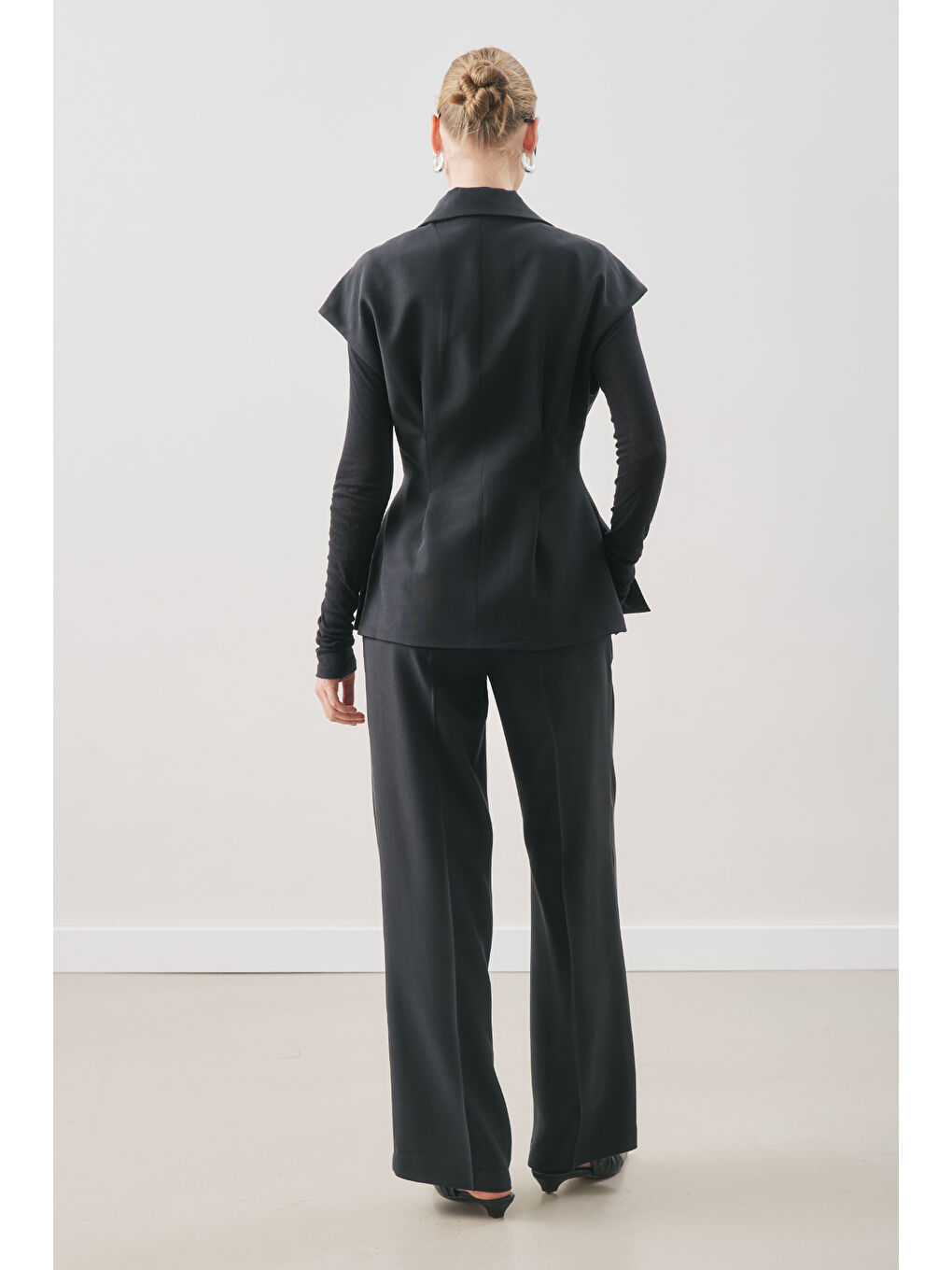 Dökümlü Lyocell Kemerli Yelek Siyah-6